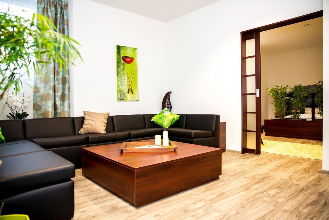 Plus Punkt Private Spa Weingarten  Dış mekan fotoğraf